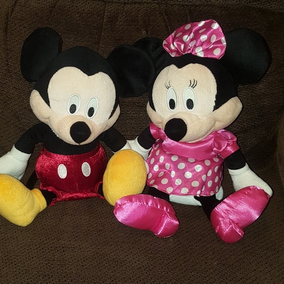 minnie mouse dancing and singing toy
